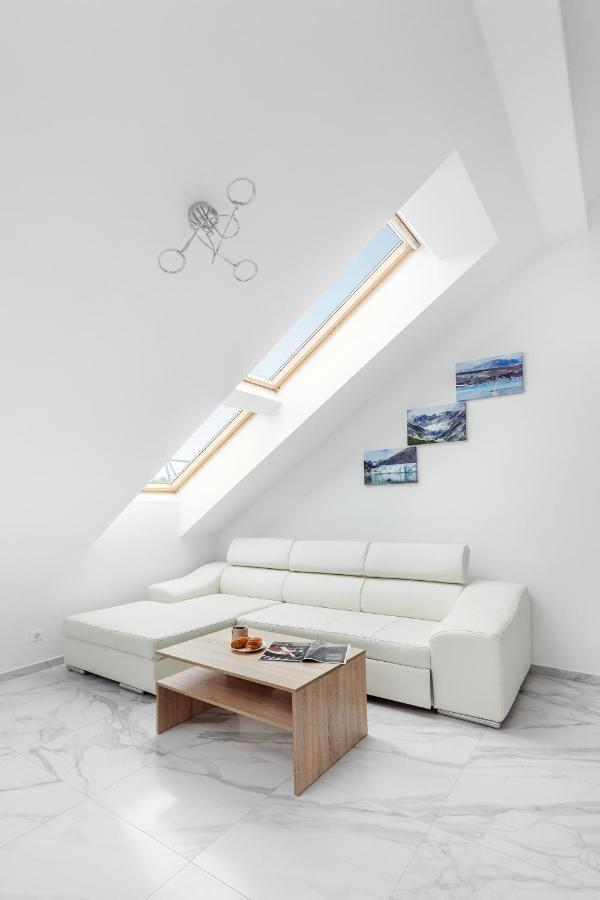 Luxurious Kaunas Basilica Apartment In Old Town By Urban Rent Exterior foto
